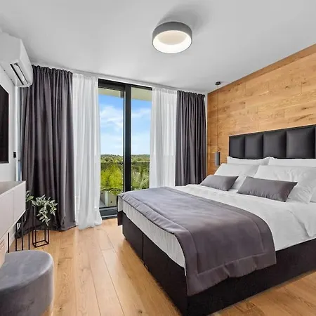 Osea 40 M2 Pool, Sauna, 4 En-suite Bedrooms Villa Medulin