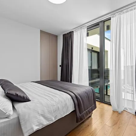Osea 40 M2 Pool, Sauna, 4 En-suite Bedrooms メドゥリン