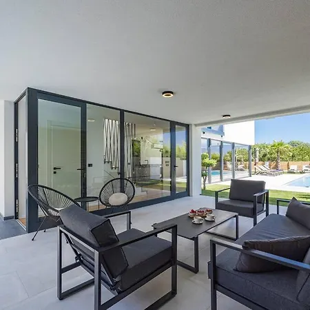 ヴィラ Osea 40 M2 Pool, Sauna, 4 En-suite Bedrooms メドゥリン