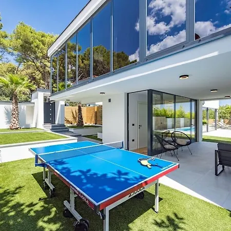 Osea 40 M2 Pool, Sauna, 4 En-suite Bedrooms *