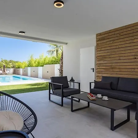 Osea 40 M2 Pool, Sauna, 4 En-suite Bedrooms * Medulin