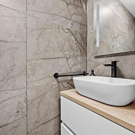 Osea 40 M2 Pool, Sauna, 4 En-suite Bedrooms *